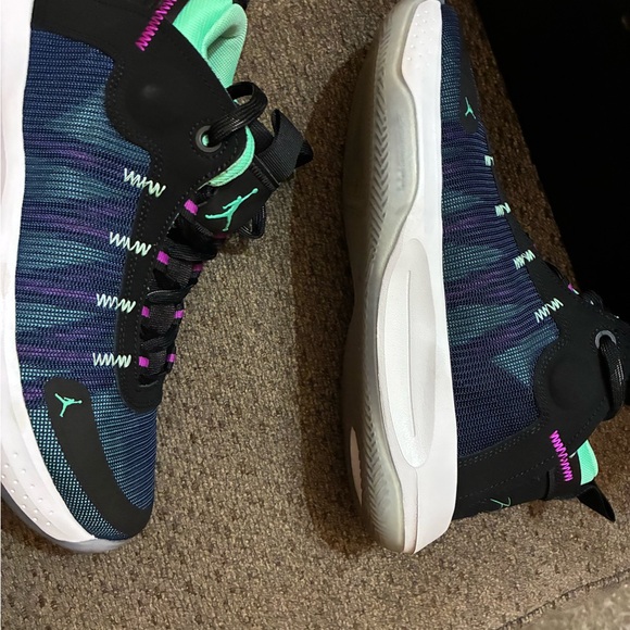 Air Jordan Black and Teal Sneakers Jumpman 2020 - Picture 6 of 9